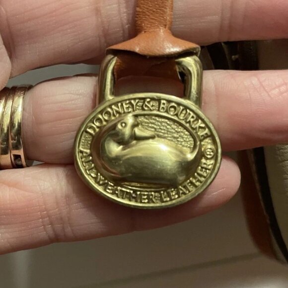 VTG DOONEY & BOURKE Essex Cream & Tan Pebbled Leather Equestrian Shoulder/Purse - Picture 3 of 9